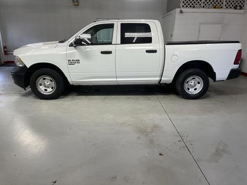Bright White Clearcoat 2022 RAM 1500 Tradesman