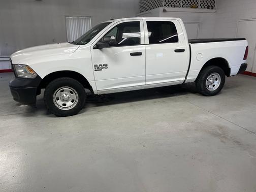 Bright White Clearcoat 2022 RAM 1500 Tradesman