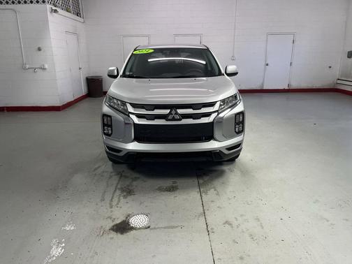 Alloy Silver Metallic 2024 Mitsubishi Outlander Sport 2.0 ES