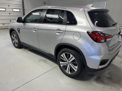 Alloy Silver Metallic 2024 Mitsubishi Outlander Sport 2.0 ES