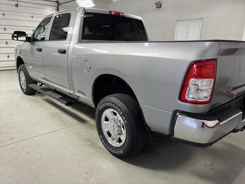 2022 RAM 2500 Tradesman Crew Cab 4x4 6'4' Box