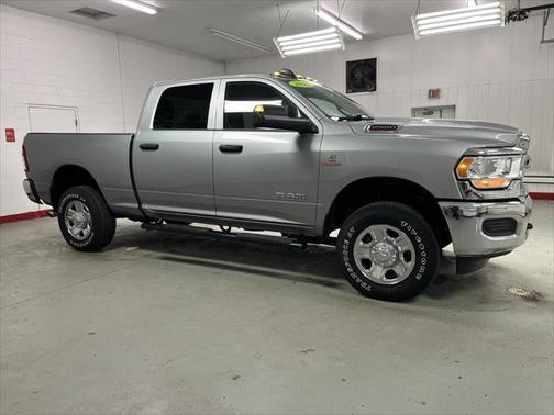 2022 RAM 2500 Tradesman Crew Cab 4x4 6'4' Box