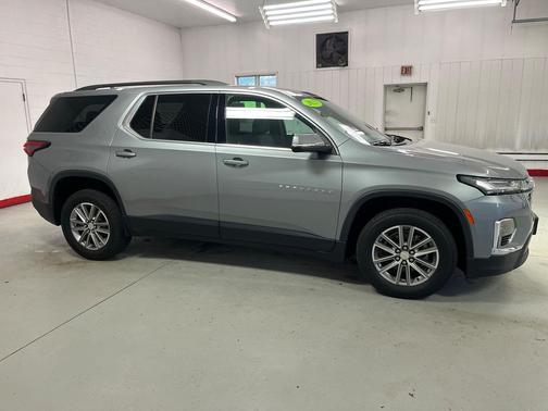Sterling Gray Metallic 2023 Chevrolet Traverse LT Cloth