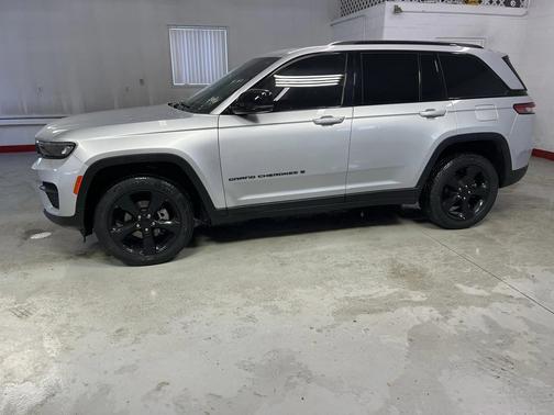 2023 Jeep Grand Cherokee Altitude
