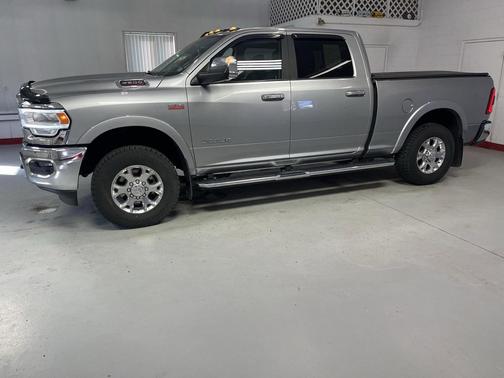 Billet Silver Metallic Clearcoat 2022 RAM 2500 Laramie Crew Cab 4x4 6'4' Box