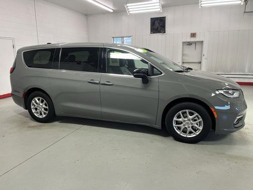 Ceramic Gray Clearcoat 2025 Chrysler Pacifica L