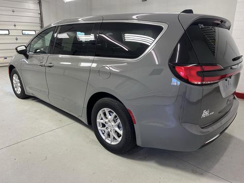 Ceramic Gray Clearcoat 2025 Chrysler Pacifica L