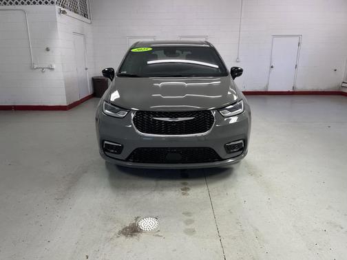 Ceramic Gray Clearcoat 2025 Chrysler Pacifica L