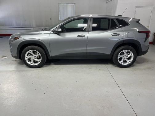 Sterling Gray Metallic 2025 Chevrolet Trax LS