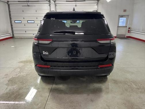 2022 Jeep Grand Cherokee Altitude