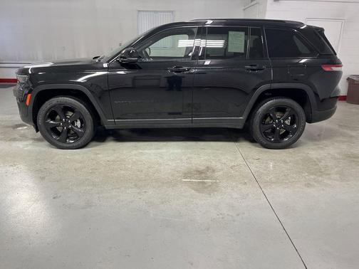2022 Jeep Grand Cherokee Altitude