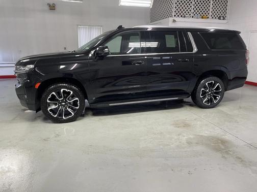 2023 Chevrolet Suburban LT