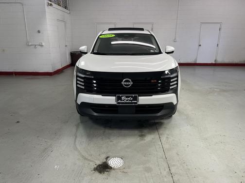 Aspen White Tricoat 2025 Nissan Kicks SR