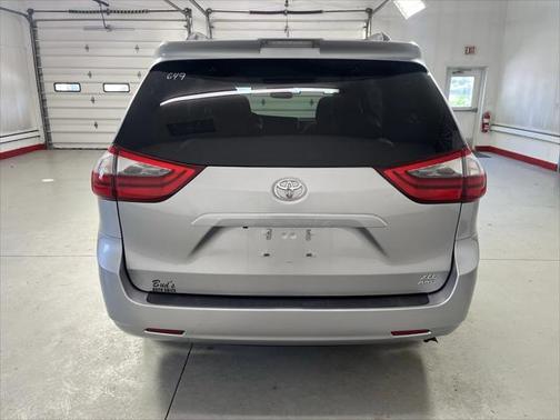 2020 Toyota Sienna XLE