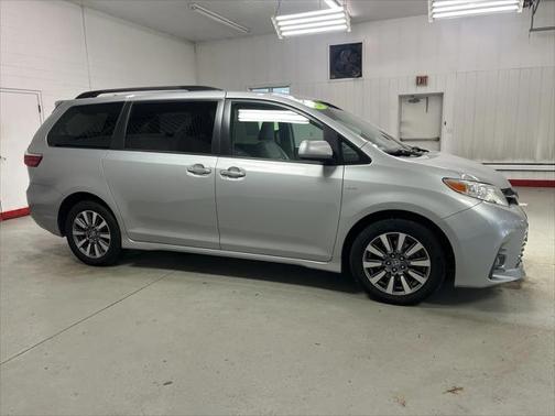2020 Toyota Sienna XLE