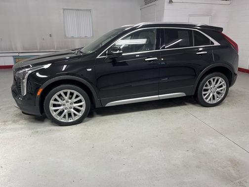Stellar Black Metallic 2023 Cadillac XT4 Premium Luxury