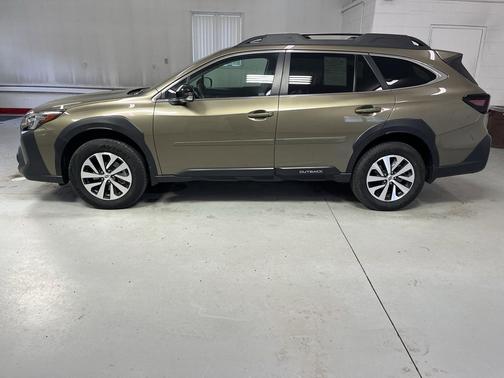 Autumn Green Metallic 2025 Subaru Outback Premium