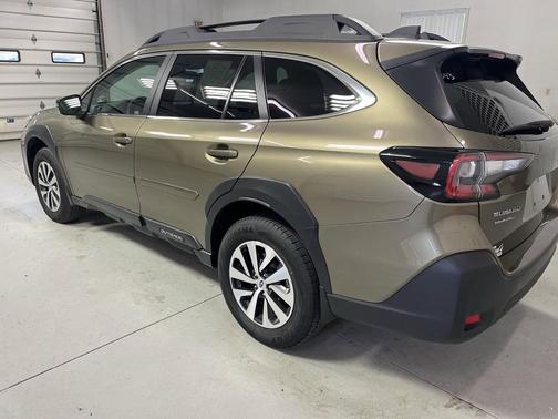 Autumn Green Metallic 2025 Subaru Outback Premium