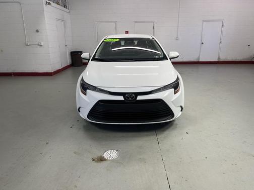 Ice Cap 2025 Toyota Corolla LE