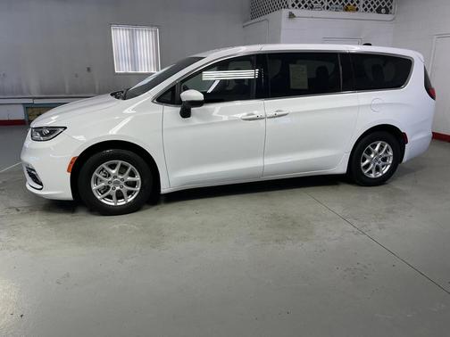 2023 Chrysler Pacifica Touring