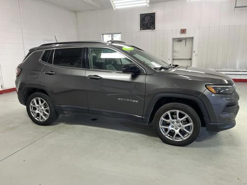 2022 Jeep Compass Latitude Lux