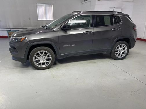 2022 Jeep Compass Latitude Lux