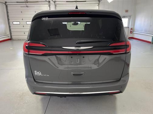 Ceramic Gray Clearcoat 2025 Chrysler Pacifica L