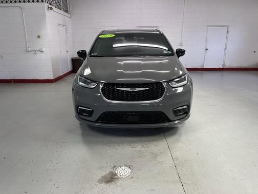 Ceramic Gray Clearcoat 2025 Chrysler Pacifica L