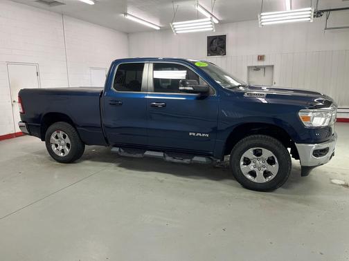 Patriot Blue Pearlcoat 2022 RAM 1500 Big Horn/Lone Star