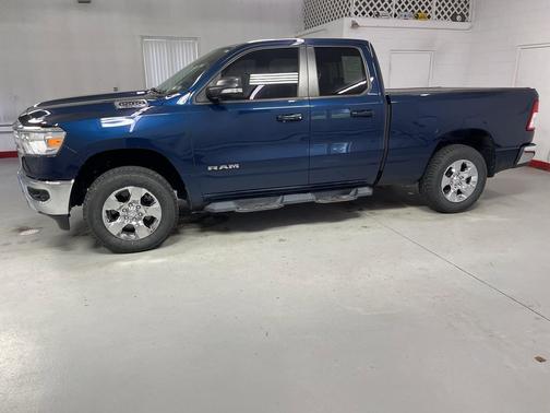 Patriot Blue Pearlcoat 2022 RAM 1500 Big Horn/Lone Star