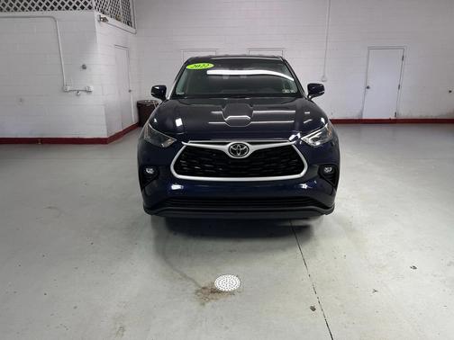 2022 Toyota Highlander LE