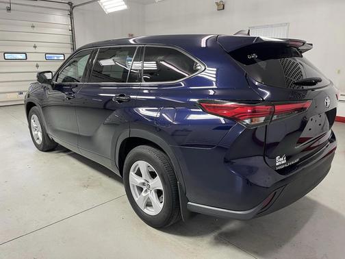 2022 Toyota Highlander LE