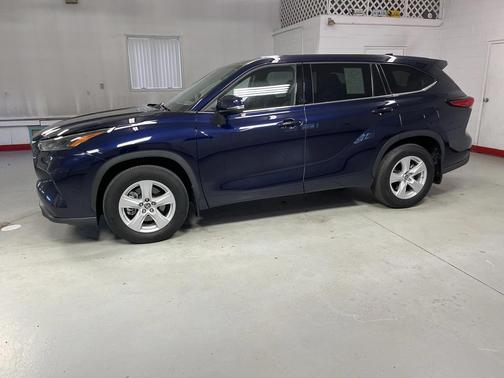 2022 Toyota Highlander LE