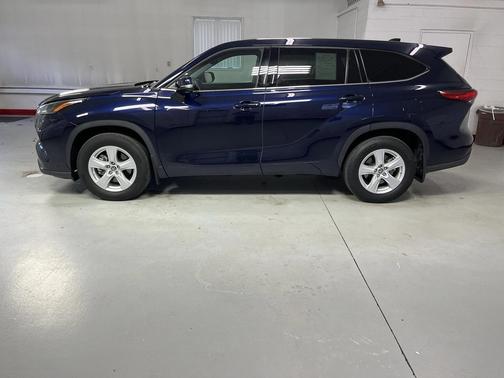 2022 Toyota Highlander LE