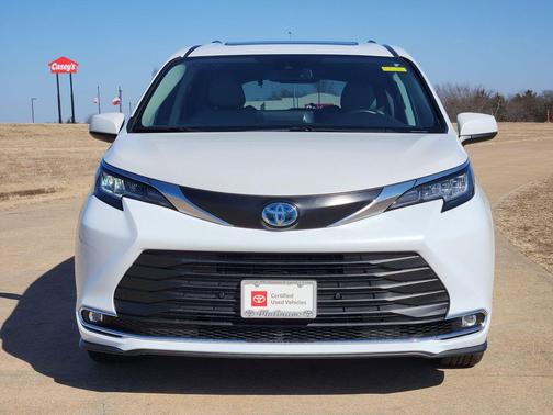 2023 Toyota Sienna XLE