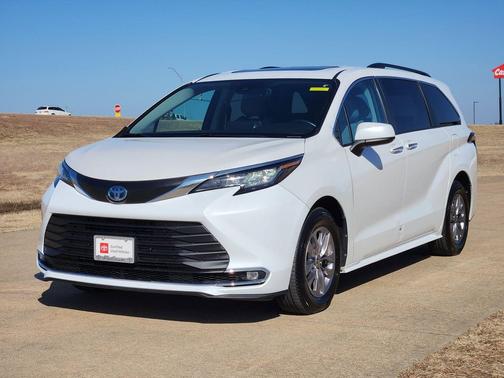 2023 Toyota Sienna XLE