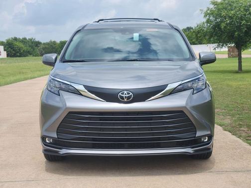 Heavy Metal 2026 Toyota Sienna XLE