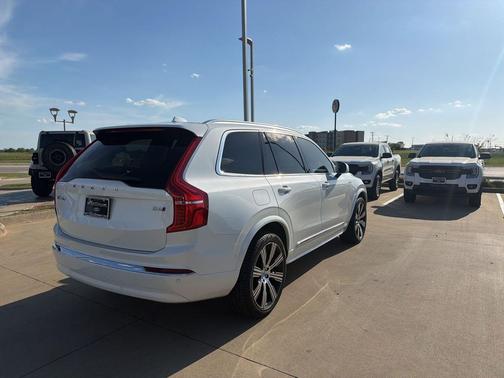 Crystal White Metallic 2023 Volvo XC90 B6 Ultimate 7-Seater