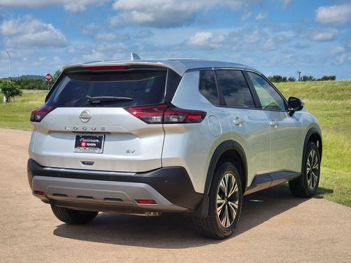 Brilliant Silver Metallic 2023 Nissan Rogue SV