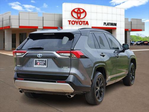 2022 Toyota RAV4 Hybrid SE