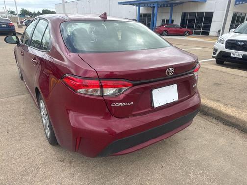 Pearl 2022 Toyota Corolla LE