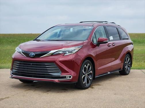 2025 Toyota Sienna Platinum 7 Passenger