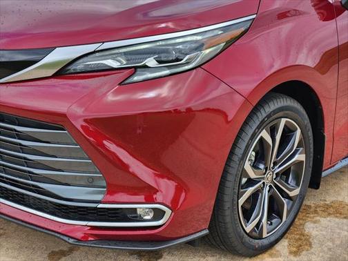 2025 Toyota Sienna Platinum 7 Passenger