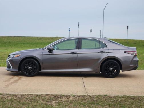 Ice Cap 2024 Toyota Camry LE