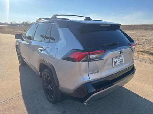 2022 Toyota RAV4 Hybrid SE