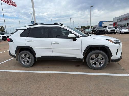 Ice Cap 2023 Toyota RAV4 XLE