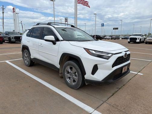 Ice Cap 2023 Toyota RAV4 XLE