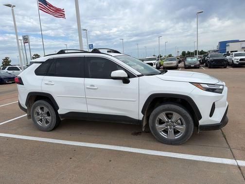 Ice Cap 2023 Toyota RAV4 XLE