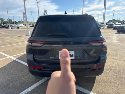 Baltic Gray Metallic Clearcoat 2024 Jeep Grand Cherokee Altitude