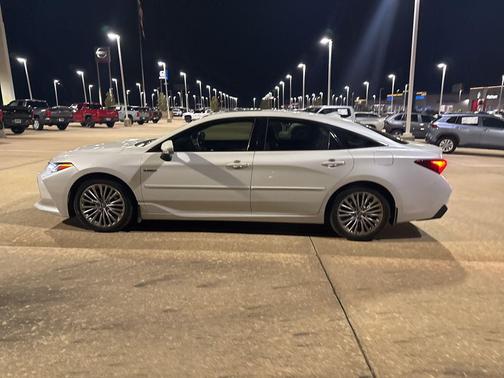 2019 Toyota Avalon Hybrid Limited